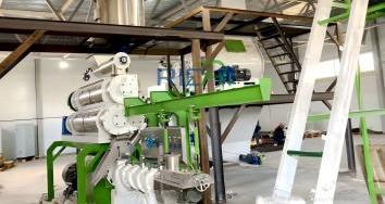 Uzbekistan 1-1.5T floating feed processing line